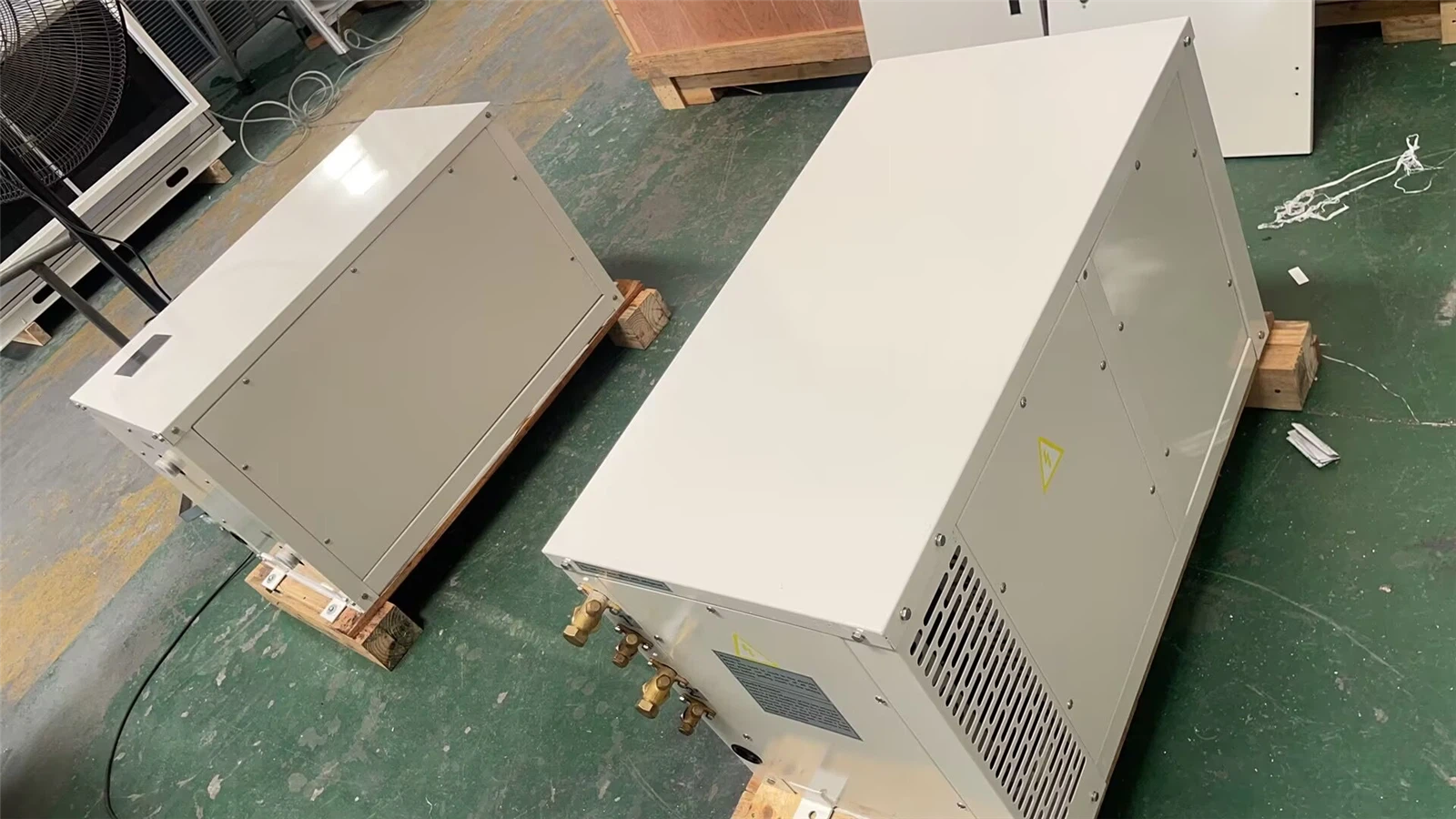 چیلرهای دریایی را به یک مشتری سوئیسی تحویل داد